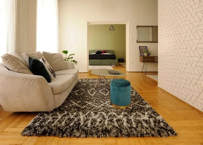 Danubio **** 3 Bedrooms - Next To The River