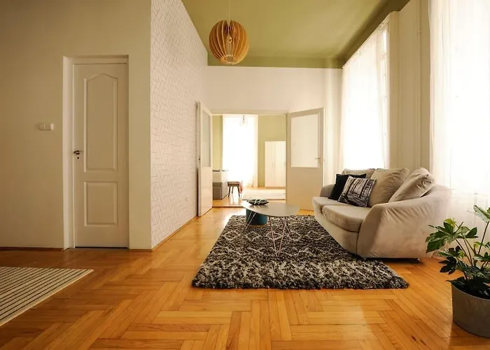 Danubio **** 3 Bedrooms - Next To The River