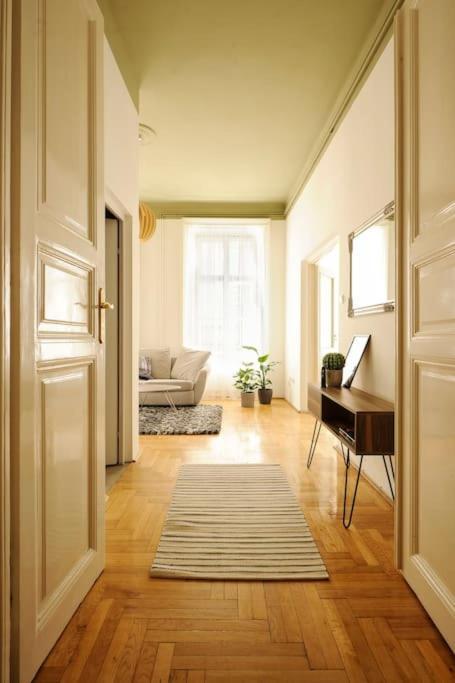 Апартаменты Danubio **** 3 Bedrooms - Next To The River *